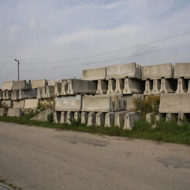 Concrete fencing, 33 pcs.